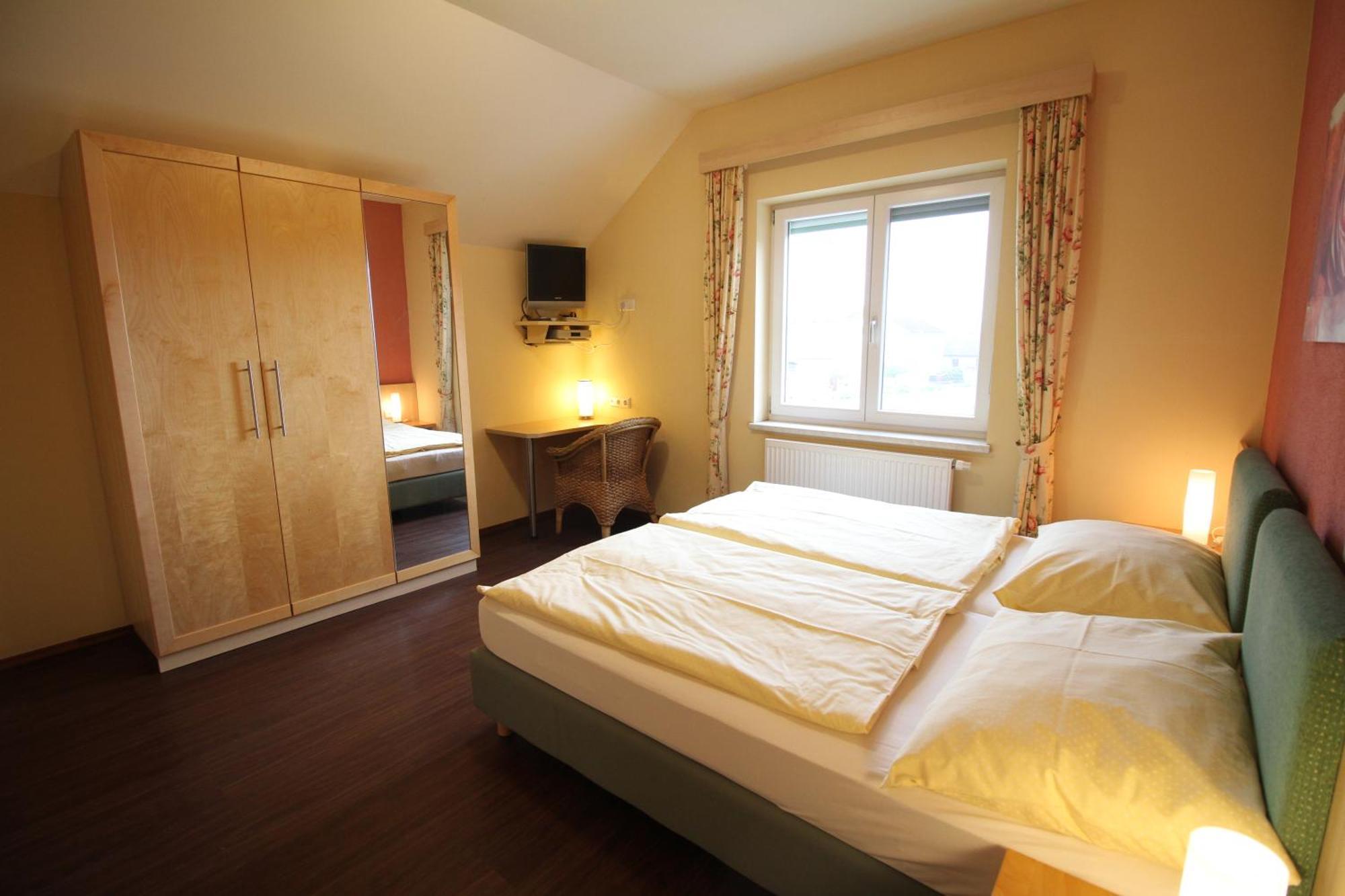 Rosenhotel - Serviced Apartments Zwentendorf المظهر الخارجي الصورة